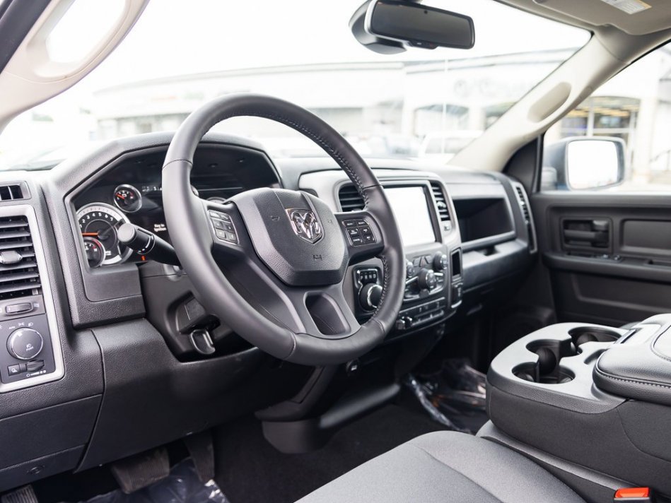 RAM 1500 Classic Night Edition 3C6RR7KT6NG284757 105759