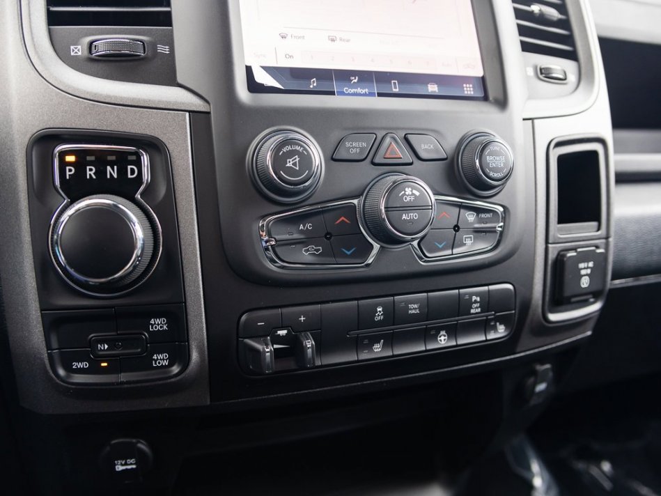 RAM 1500 Classic Night Edition 3C6RR7KT6NG284757 105760