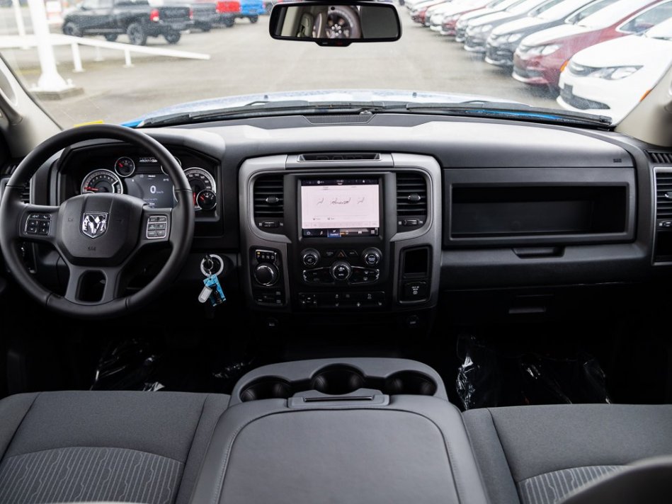 RAM 1500 Classic Night Edition 3C6RR7KT6NG284757 105766