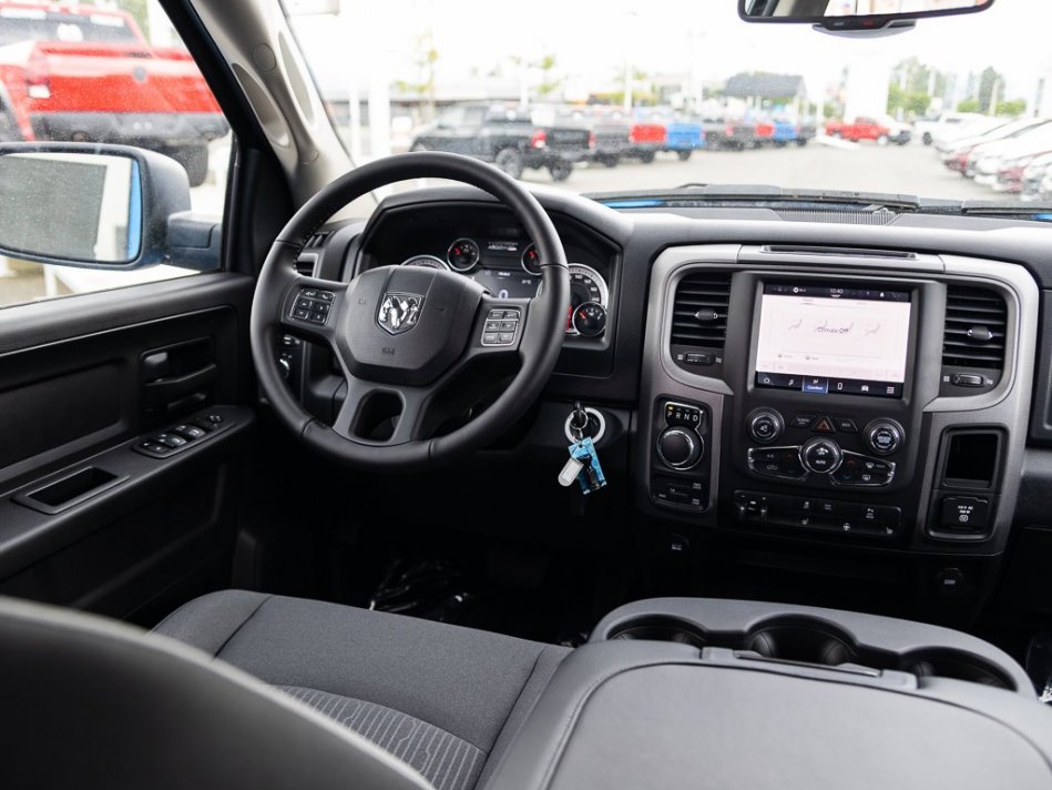 RAM 1500 Classic Night Edition 3C6RR7KT6NG284757 105767