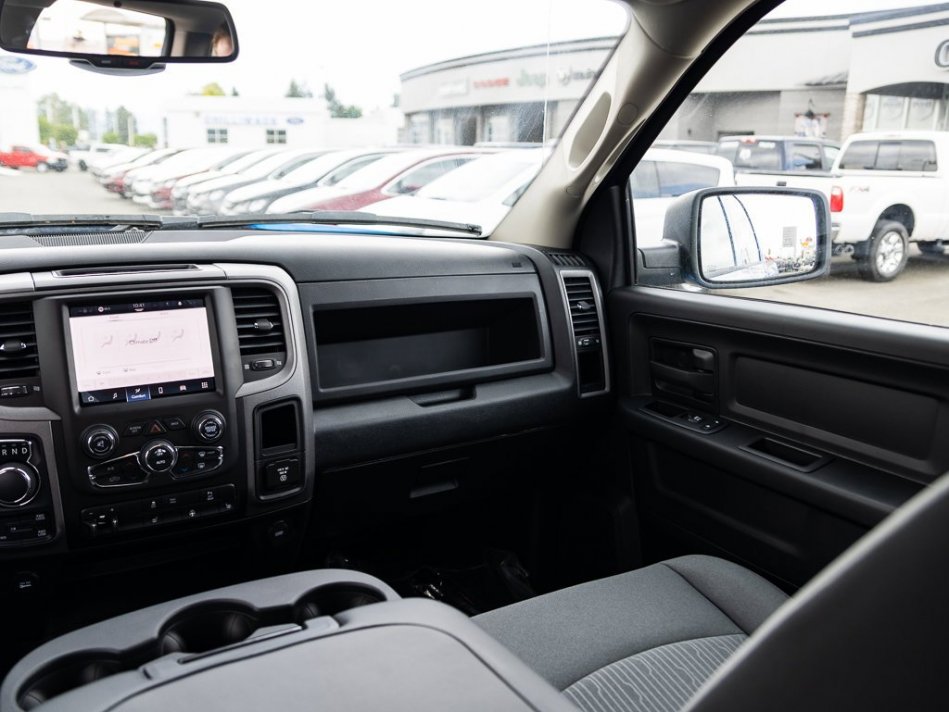 RAM 1500 Classic Night Edition 3C6RR7KT6NG284757 105769