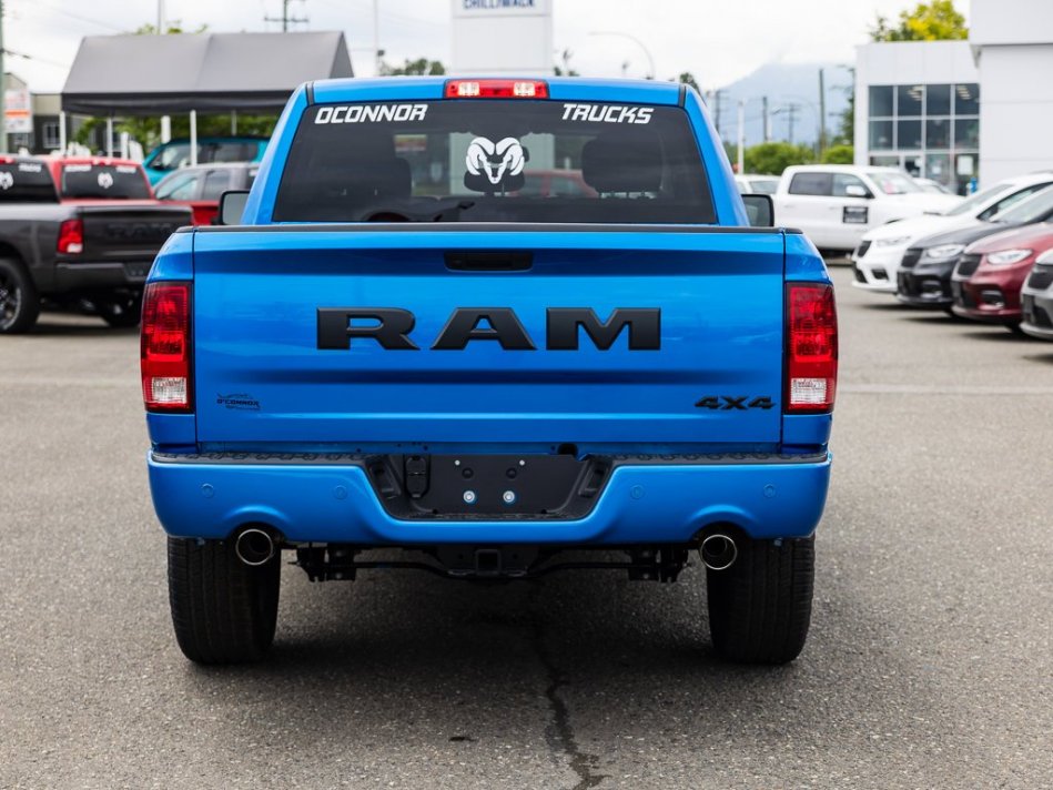 RAM 1500 Classic Night Edition 3C6RR7KT8NG258242 105677