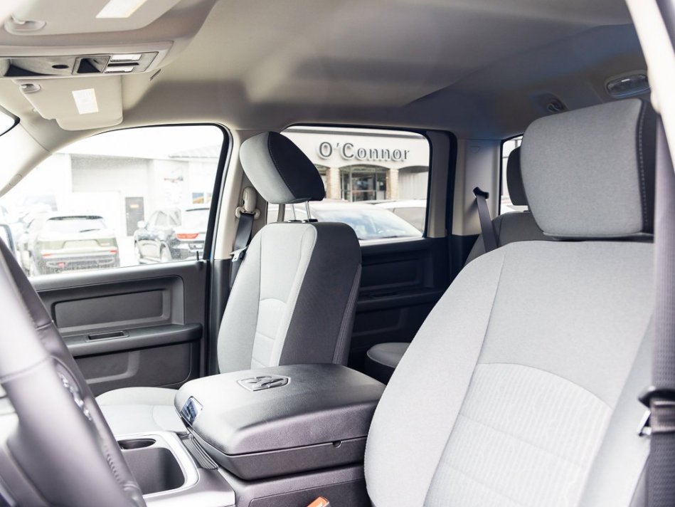 RAM 1500 Classic Night Edition 3C6RR7KT8NG258242 105682