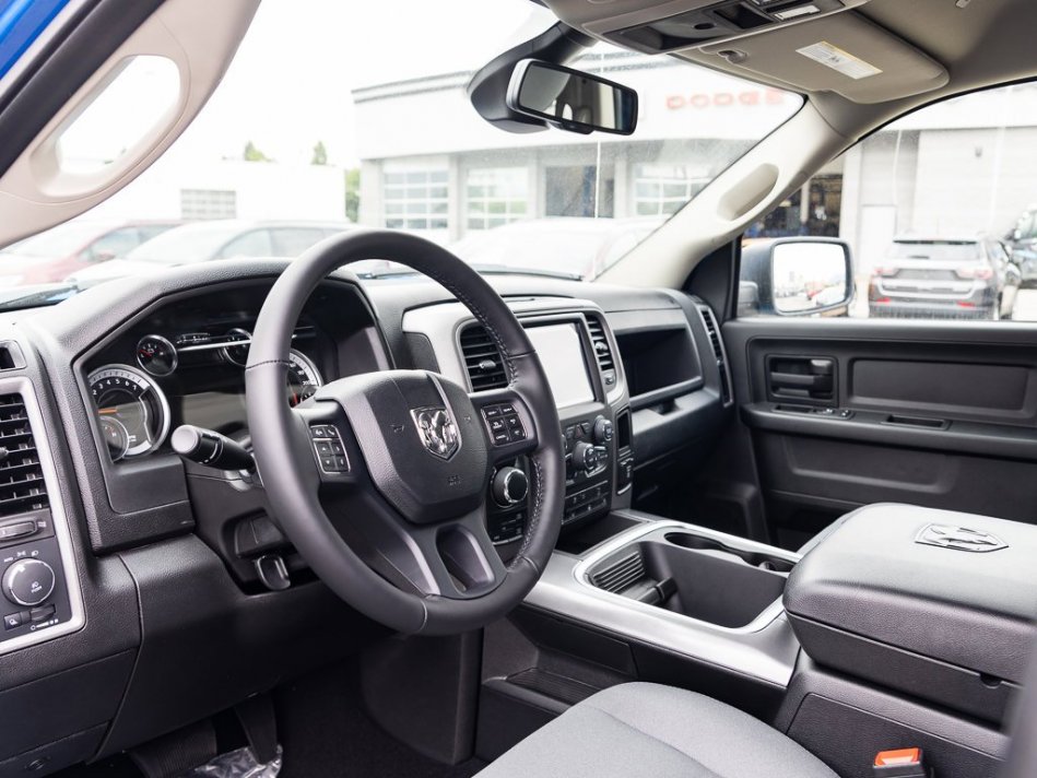 RAM 1500 Classic Night Edition 3C6RR7KT8NG258242 105683