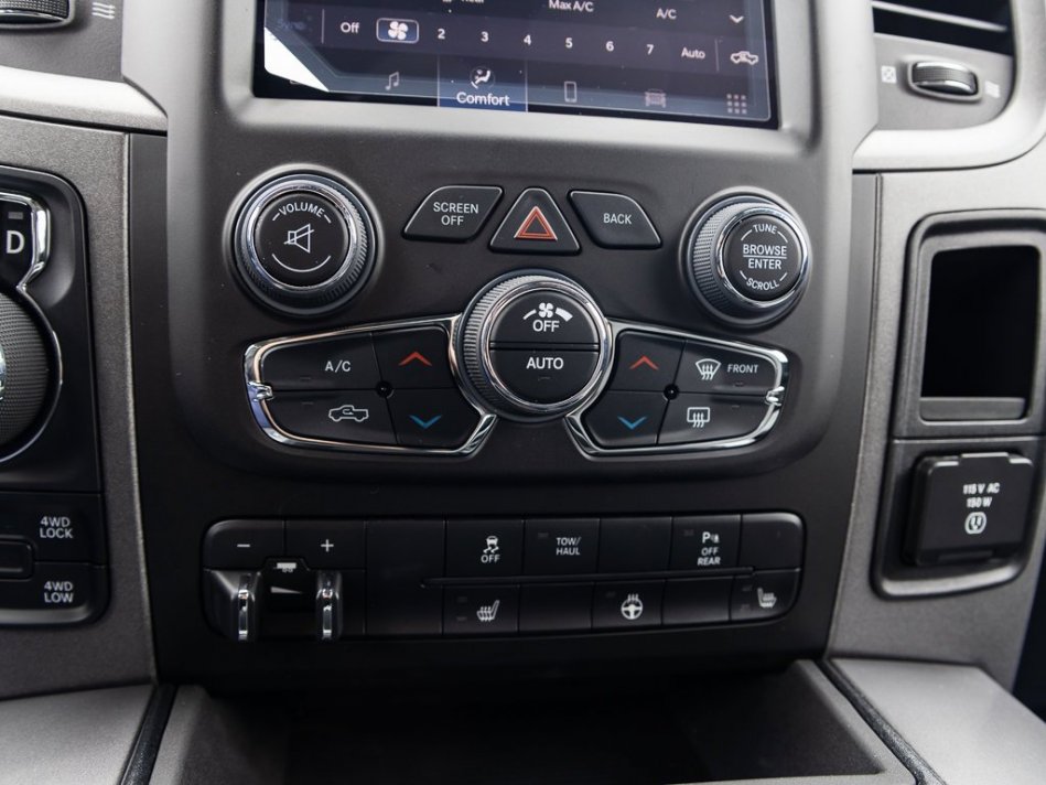 RAM 1500 Classic Night Edition 3C6RR7KT8NG258242 105685