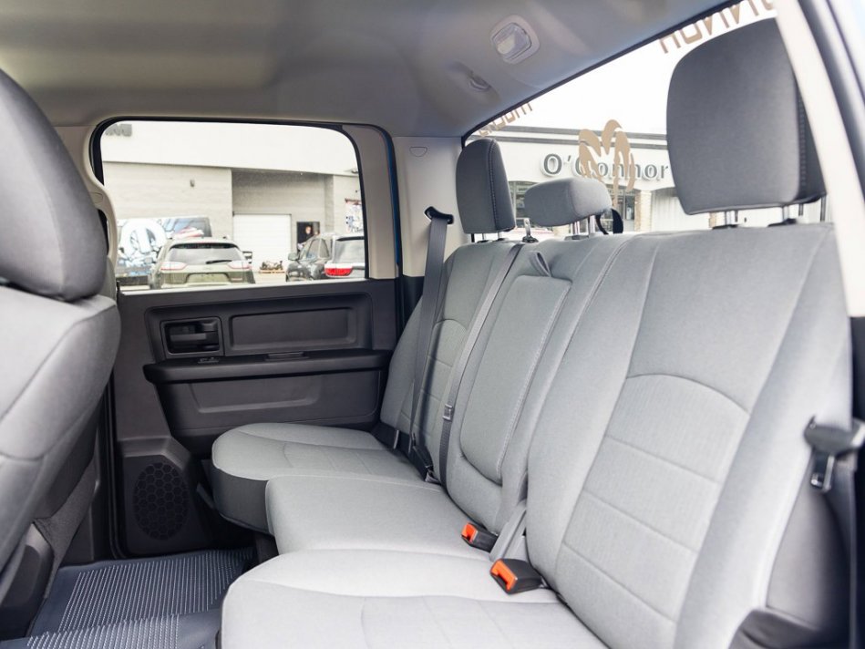 RAM 1500 Classic Night Edition 3C6RR7KT8NG258242 105689