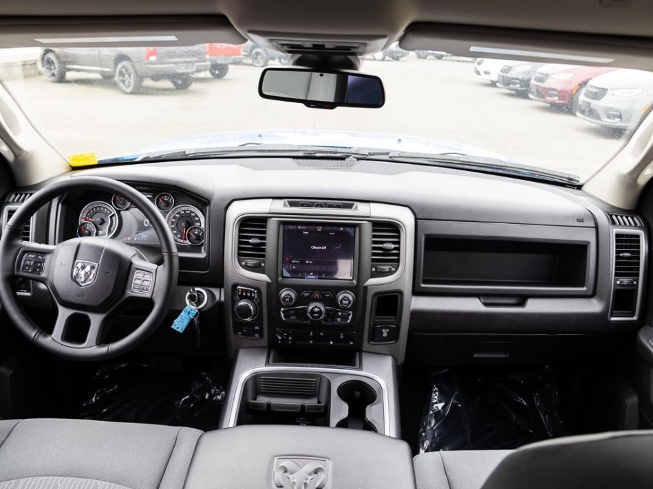 RAM 1500 Classic Night Edition 3C6RR7KT8NG258242 105691