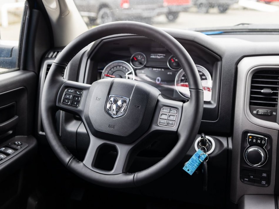 RAM 1500 Classic Night Edition 3C6RR7KT8NG258242 105693