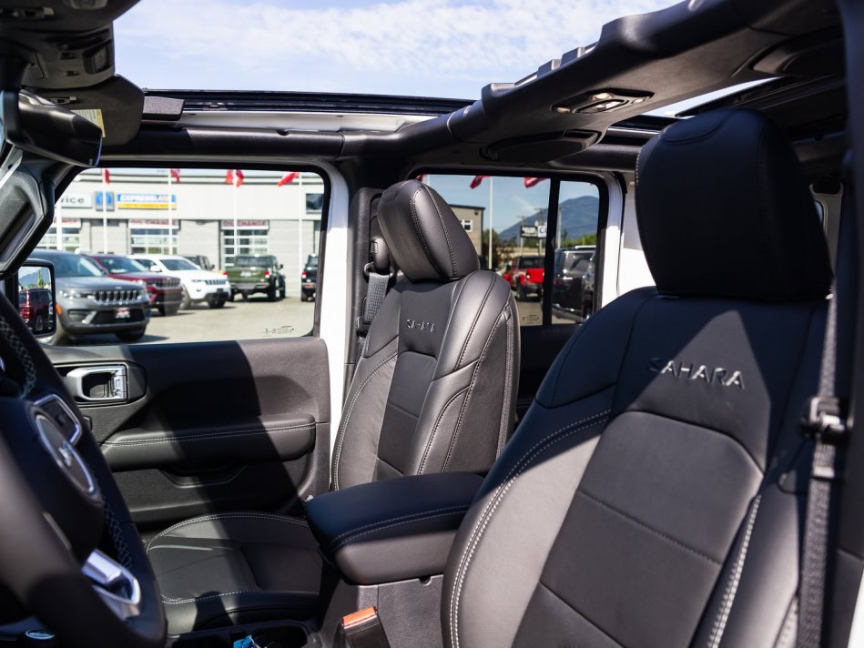 JEEP Wrangler Unlimited Sahara 1C4HJXEM7NW189710 105952