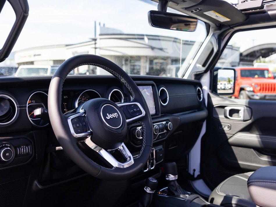 JEEP Wrangler Unlimited Sahara 1C4HJXEM7NW189710 105953