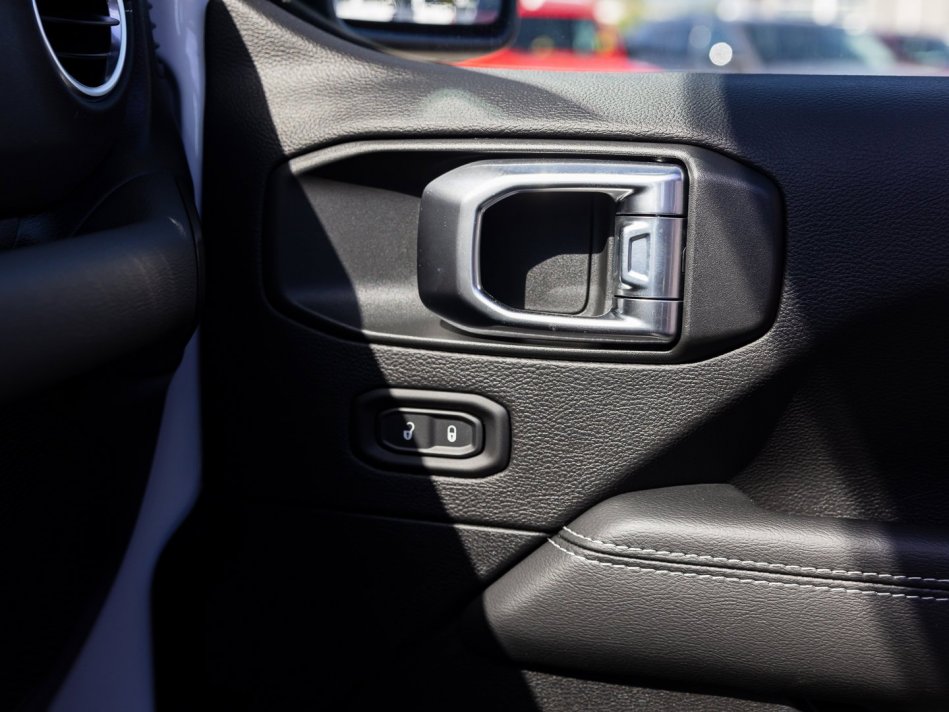 JEEP Wrangler Unlimited Sahara 1C4HJXEM7NW189710 105959