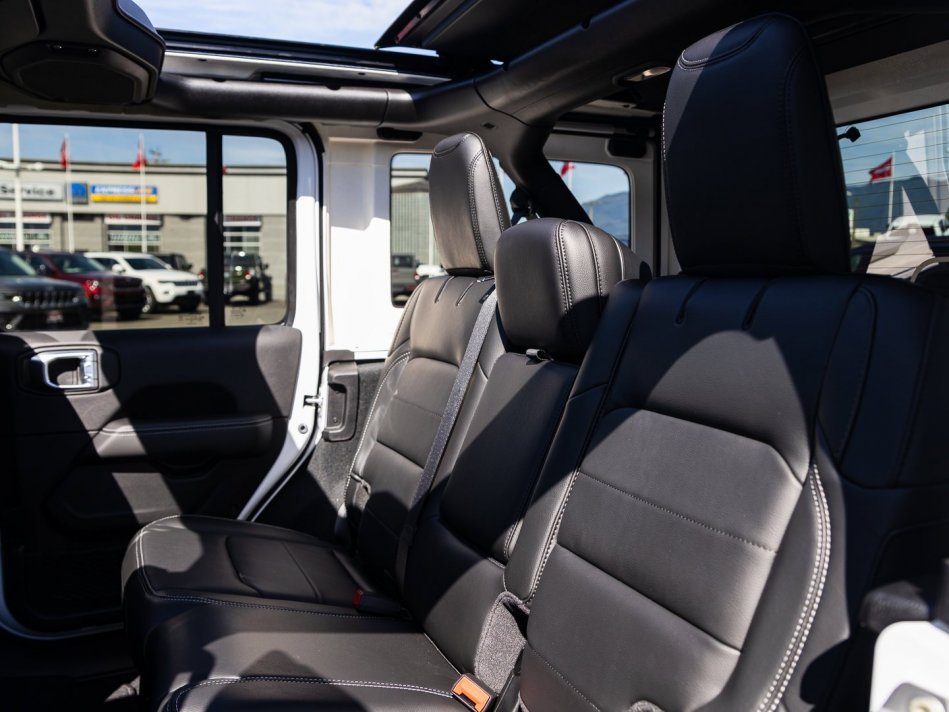 JEEP Wrangler Unlimited Sahara 1C4HJXEM7NW189710 105961