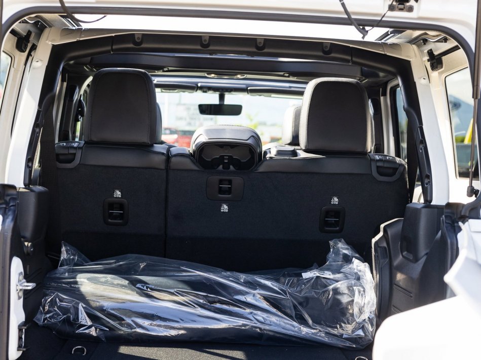 JEEP Wrangler Unlimited Sahara 1C4HJXEM7NW189710 105969