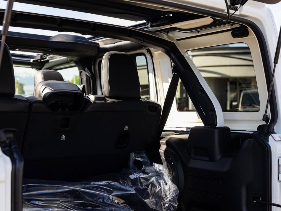 JEEP Wrangler Unlimited Sahara 1C4HJXEM7NW189710 105970