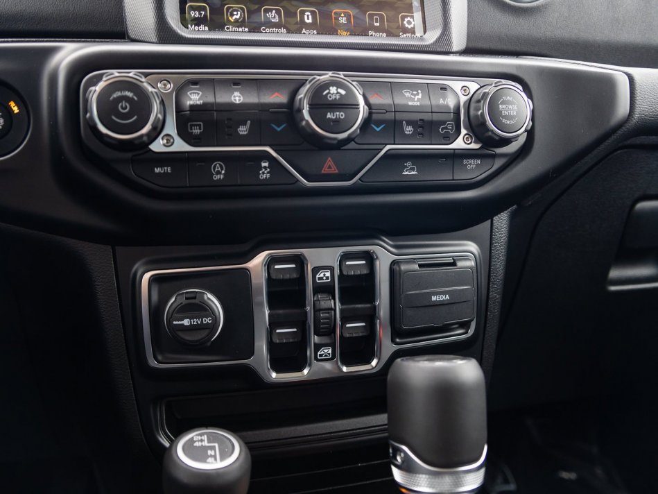 JEEP Wrangler Unlimited Sahara 1C4HJXEM9NW189711 106210