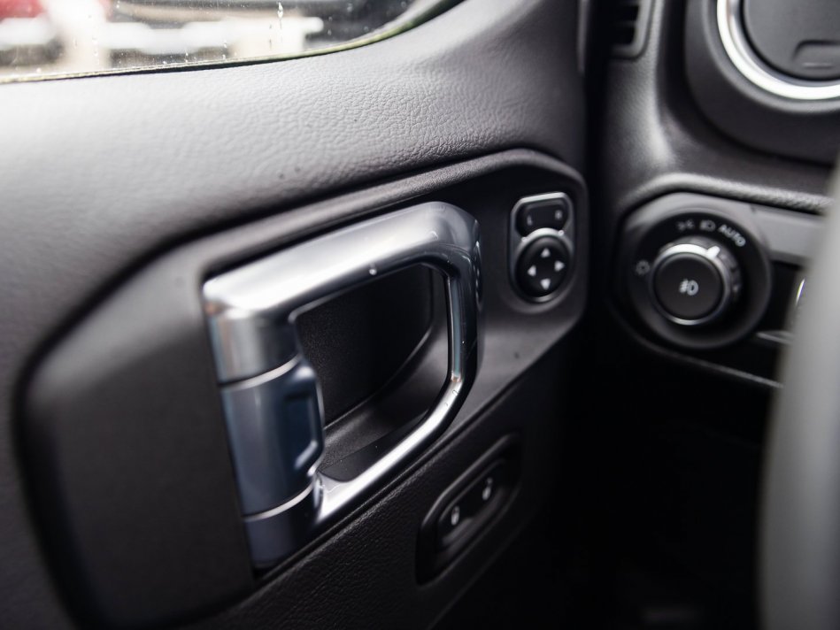 JEEP Wrangler Unlimited Sahara 1C4HJXEM9NW189711 106214