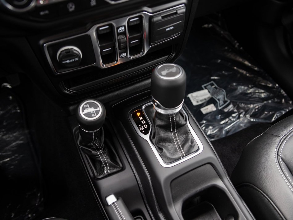 JEEP Wrangler Unlimited Sahara 1C4HJXEM9NW189711 106216