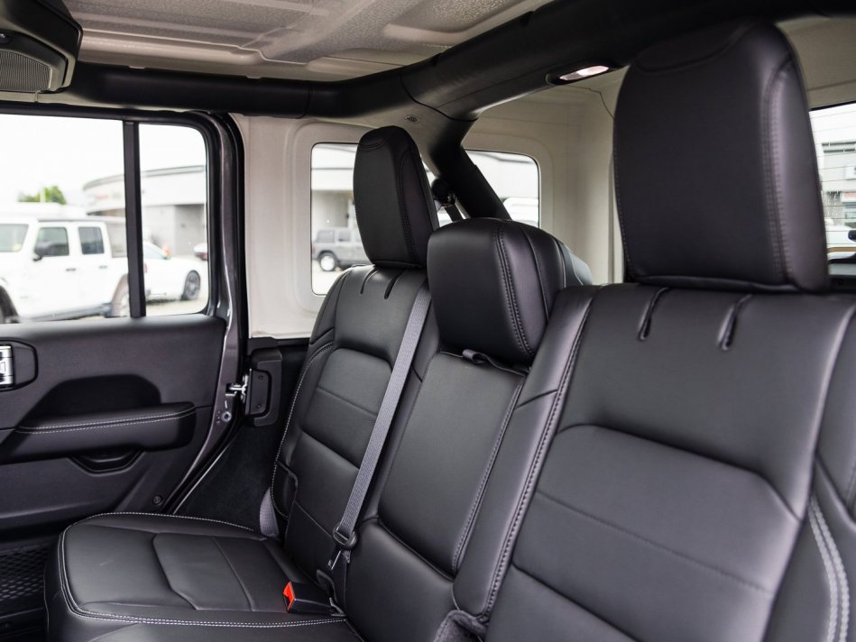 JEEP Wrangler Unlimited Sahara 1C4HJXEM9NW189711 106217