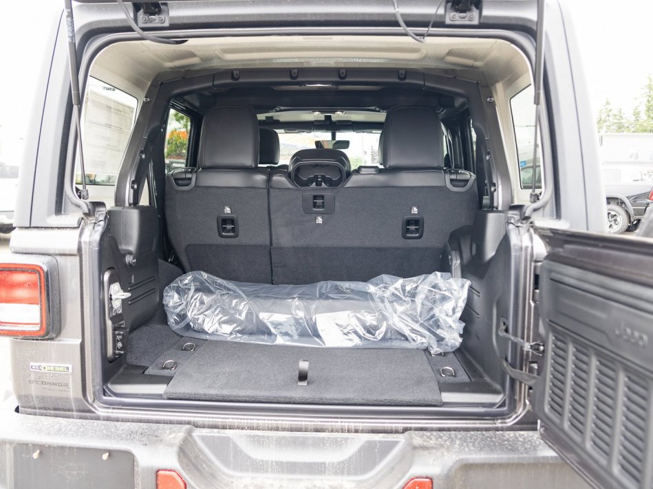 JEEP Wrangler Unlimited Sahara 1C4HJXEM9NW189711 106224