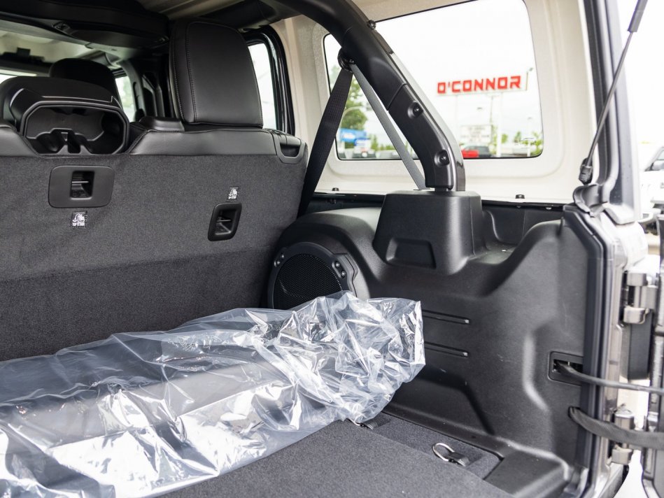 JEEP Wrangler Unlimited Sahara 1C4HJXEM9NW189711 106225