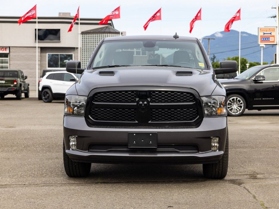 RAM 1500 Classic Night Edition 3C6RR7KT4NG284756 106539