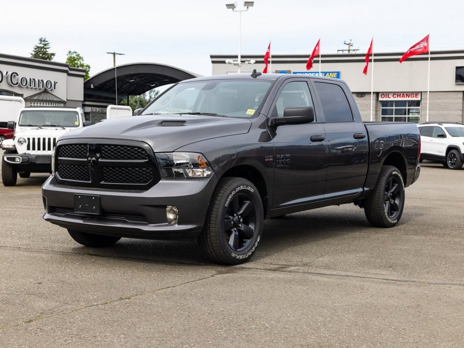 RAM 1500 Classic Night Edition 3C6RR7KT4NG284756 106540