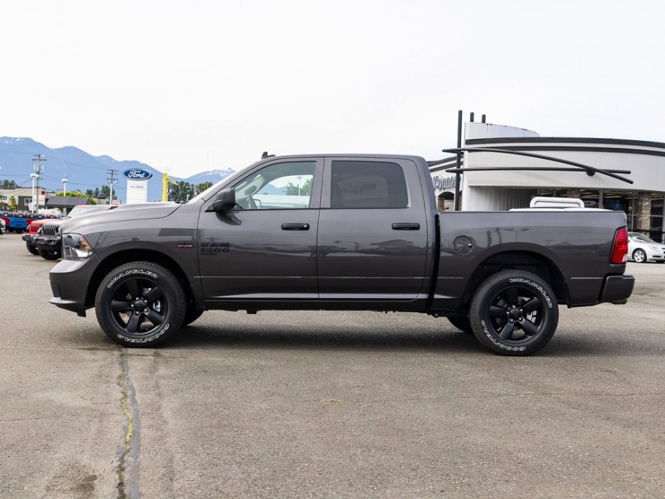 RAM 1500 Classic Night Edition 3C6RR7KT4NG284756 106541