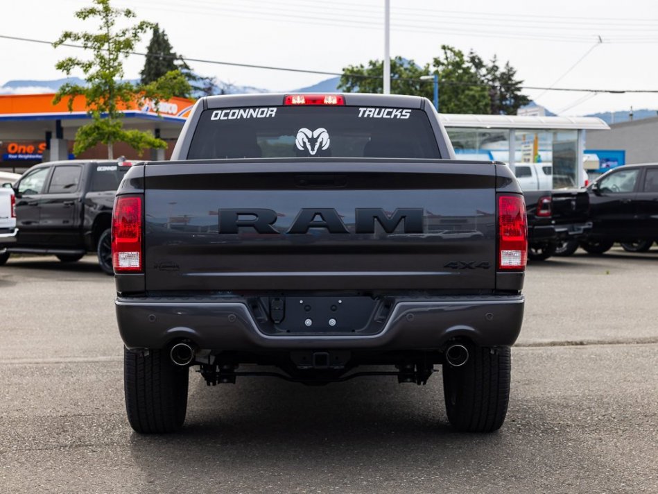 RAM 1500 Classic Night Edition 3C6RR7KT4NG284756 106543