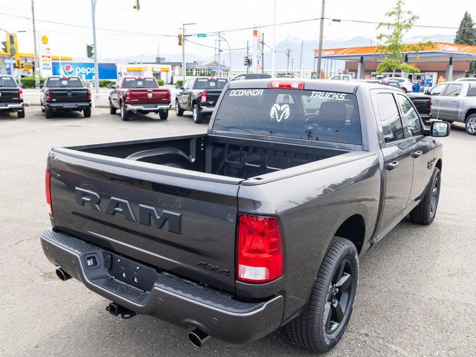 RAM 1500 Classic Night Edition 3C6RR7KT4NG284756 106545