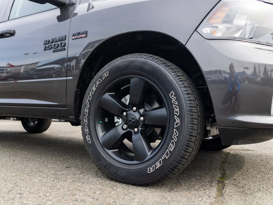 RAM 1500 Classic Night Edition 3C6RR7KT4NG284756 106546