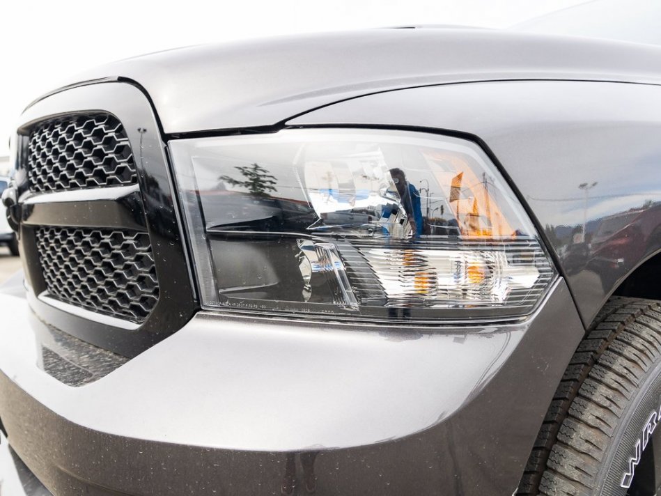 RAM 1500 Classic Night Edition 3C6RR7KT4NG284756 106547