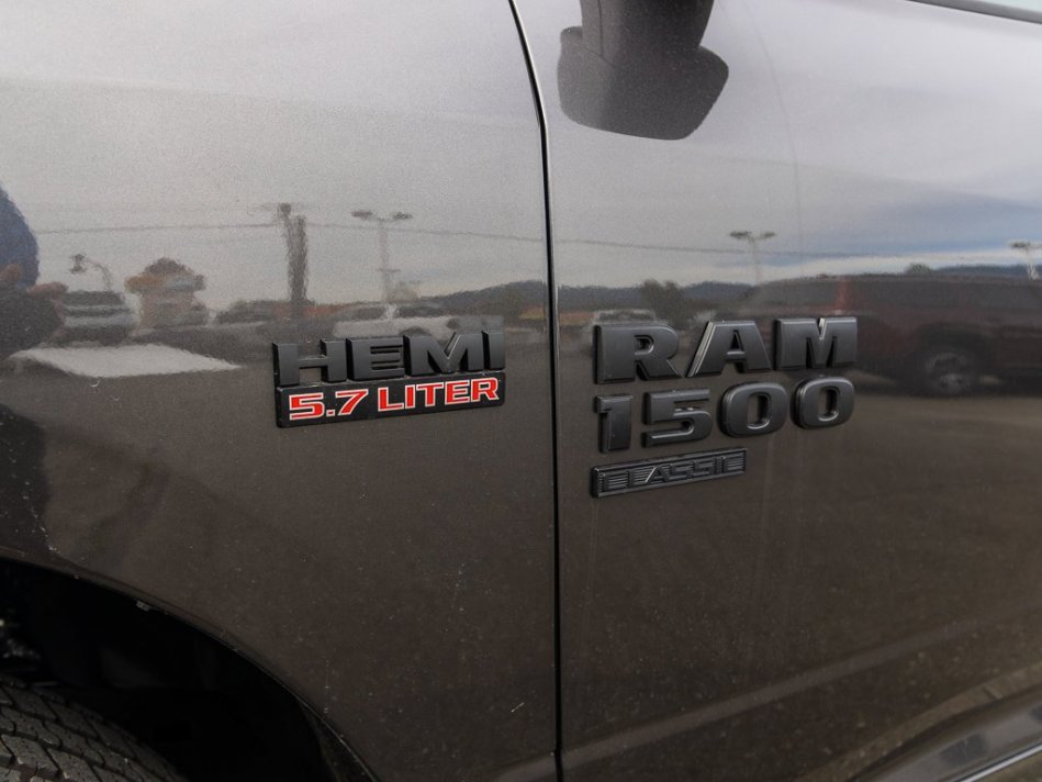 RAM 1500 Classic Night Edition 3C6RR7KT4NG284756 106548