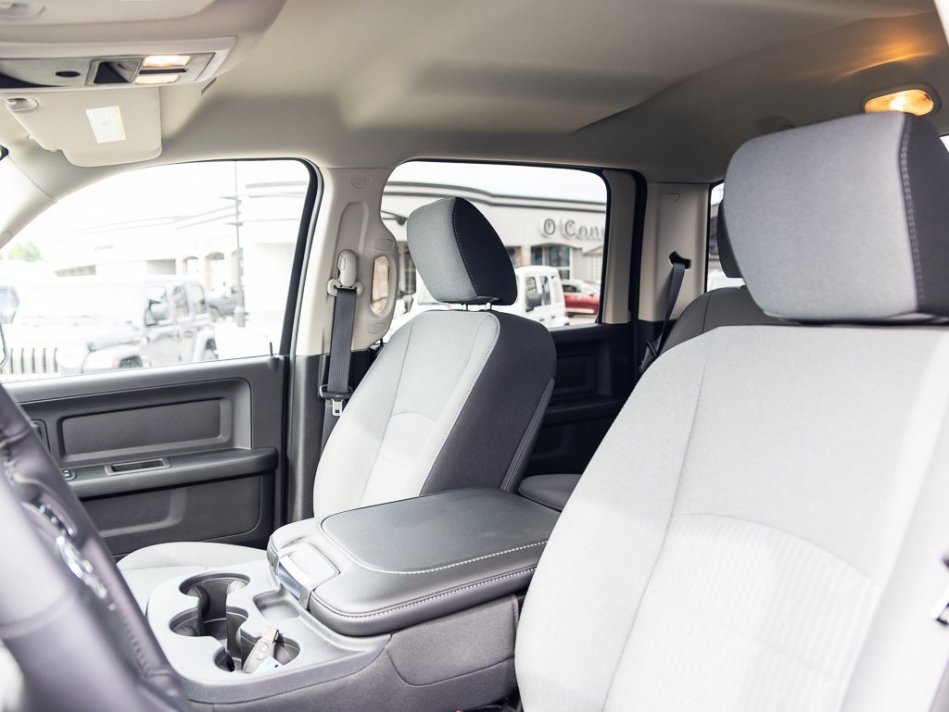 RAM 1500 Classic Night Edition 3C6RR7KT4NG284756 106549