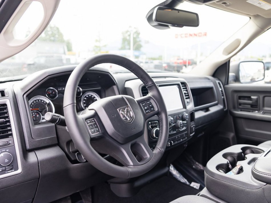 RAM 1500 Classic Night Edition 3C6RR7KT4NG284756 106550