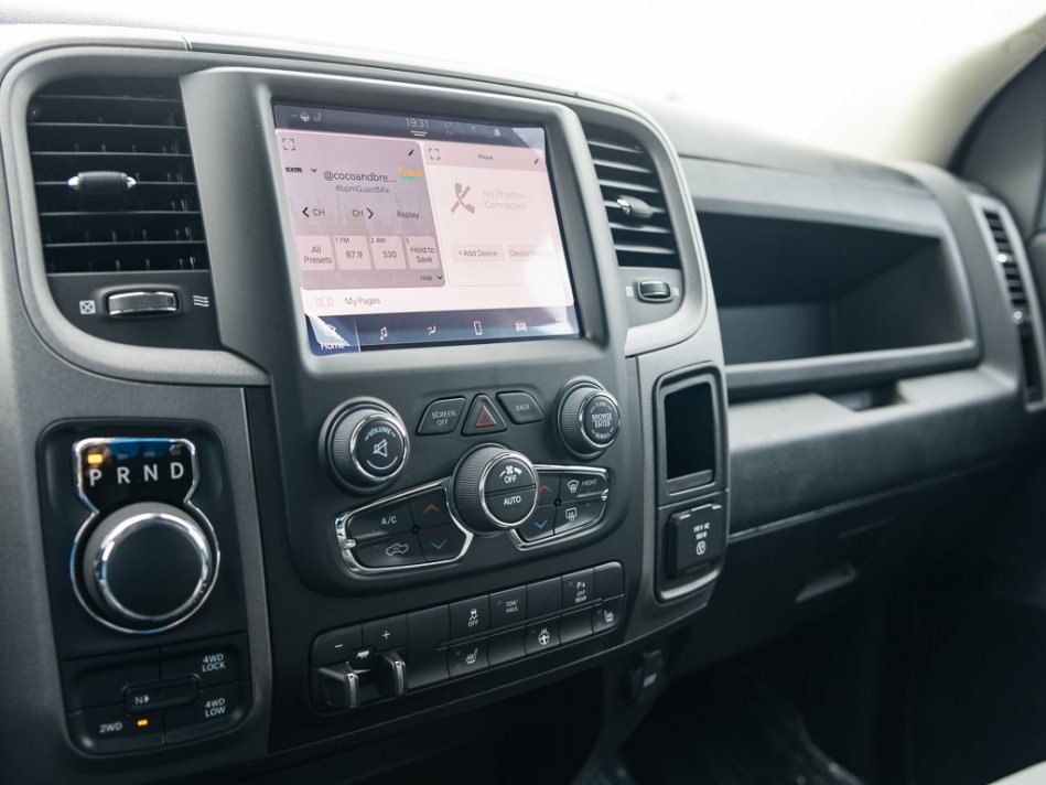 RAM 1500 Classic Night Edition 3C6RR7KT4NG284756 106551