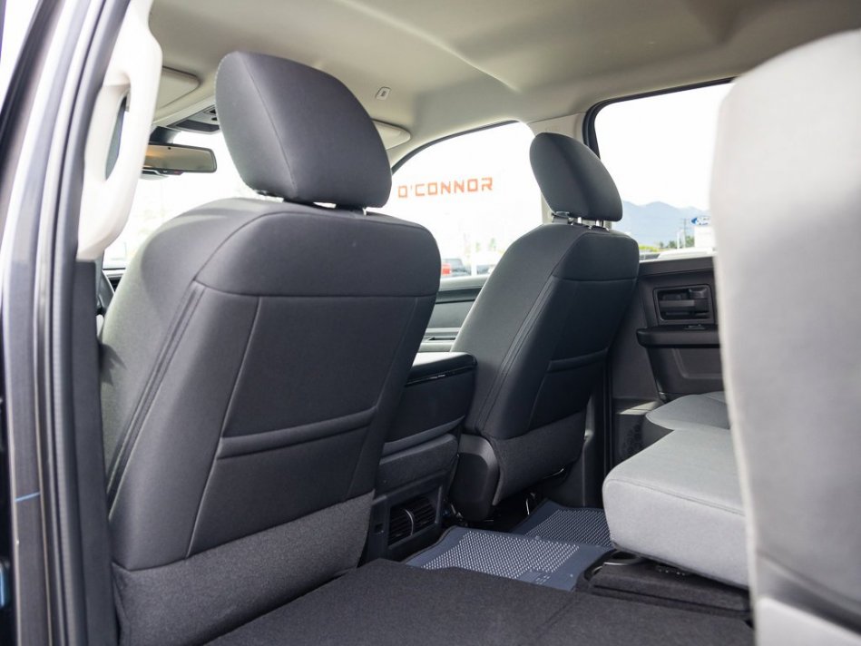 RAM 1500 Classic Night Edition 3C6RR7KT4NG284756 106559