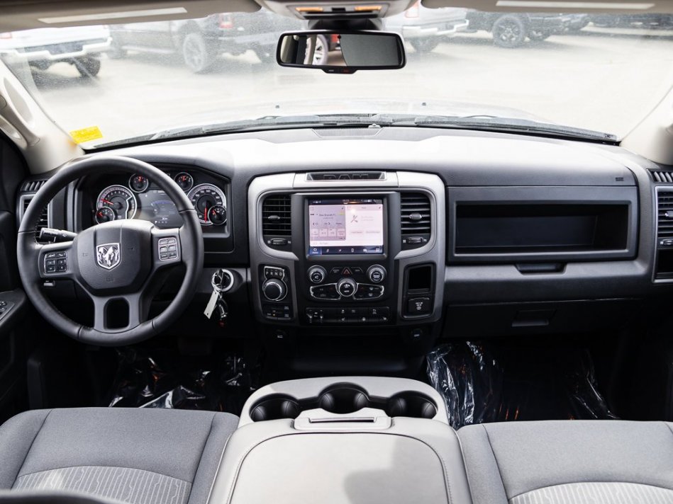 RAM 1500 Classic Night Edition 3C6RR7KT4NG284756 106560