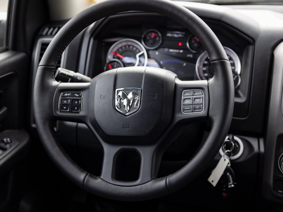 RAM 1500 Classic Night Edition 3C6RR7KT4NG284756 106562