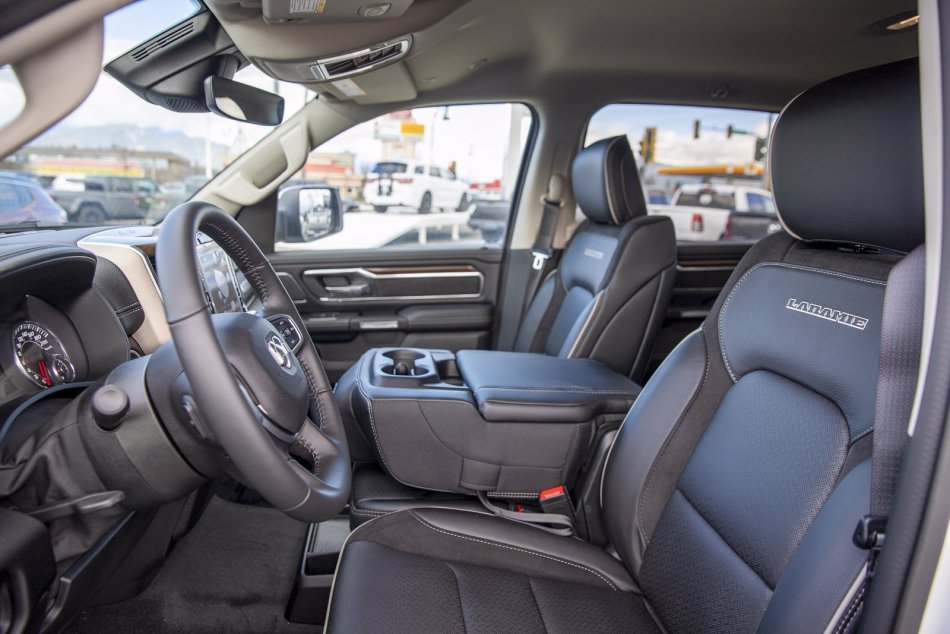 RAM 1500 Laramie 1C6SRFJT3NN124257 102720