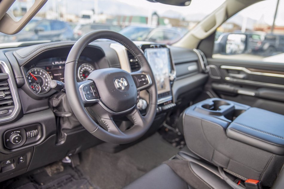 RAM 1500 Laramie 1C6SRFJT3NN124257 102721