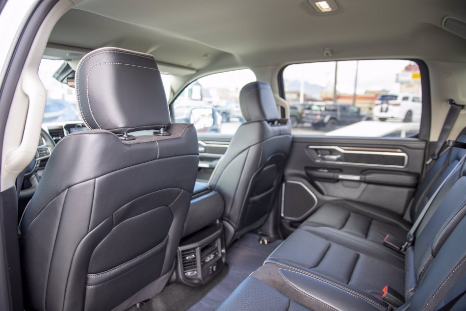 RAM 1500 Laramie 1C6SRFJT3NN124257 102722