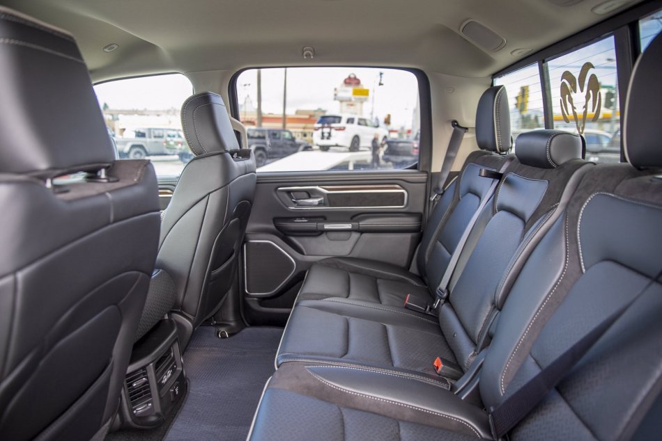 RAM 1500 Laramie 1C6SRFJT3NN124257 102723