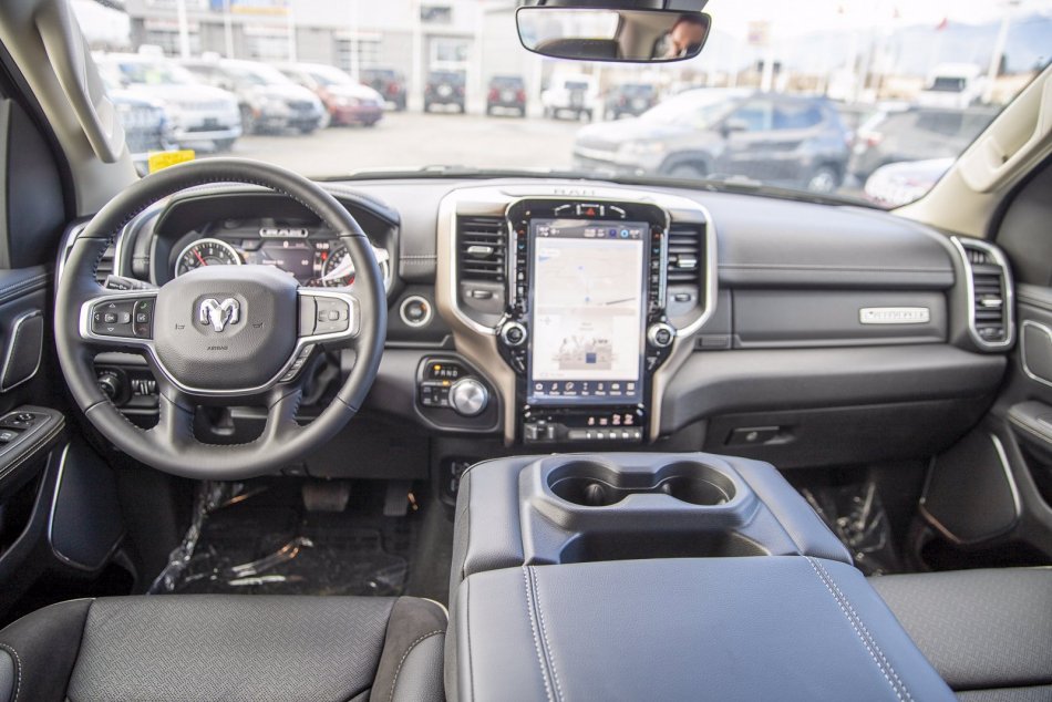 RAM 1500 Laramie 1C6SRFJT3NN124257 102724