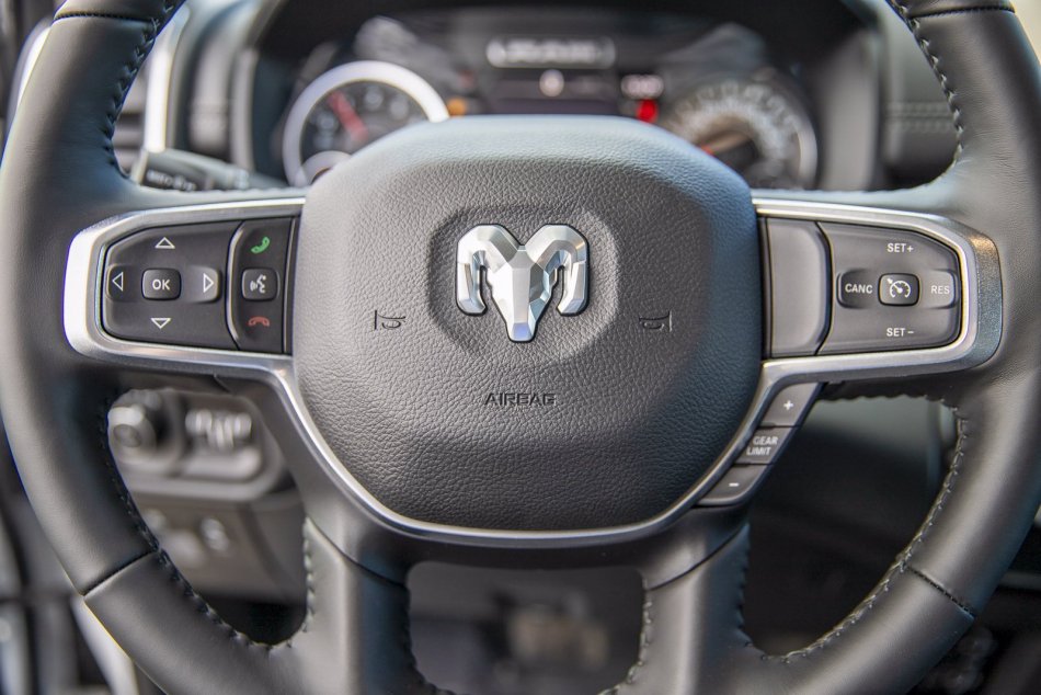 RAM 1500 Laramie 1C6SRFJT3NN124257 102729