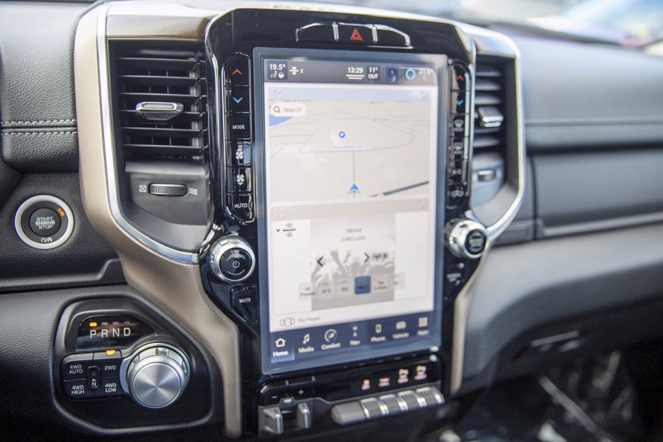 RAM 1500 Laramie 1C6SRFJT3NN124257 102731