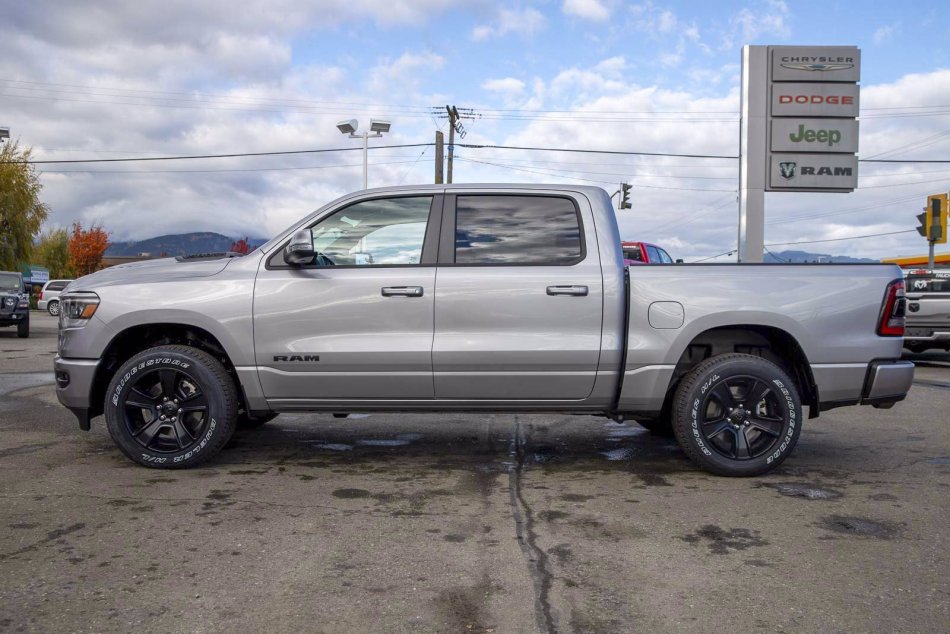 RAM 1500 Sport 1C6SRFVT7NN108377 93010