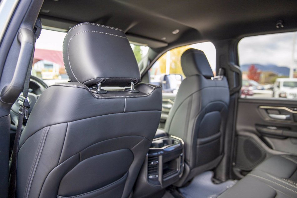 RAM 1500 Sport 1C6SRFVT7NN108377 93017