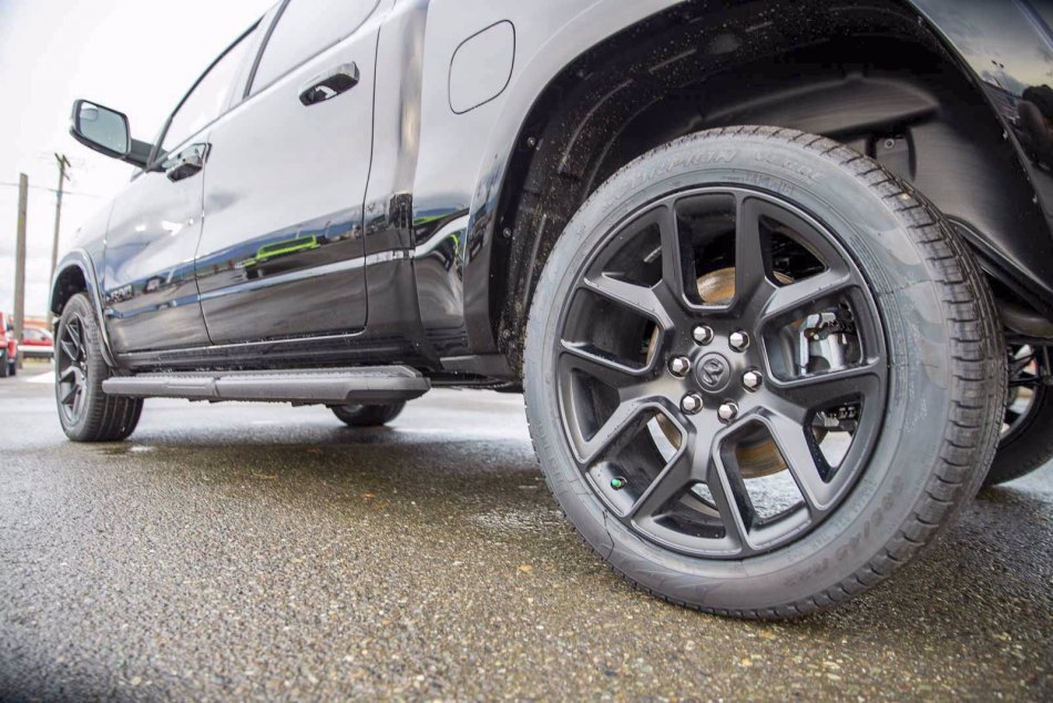 RAM 1500 Laramie 1C6SRFJT7NN141448 94082