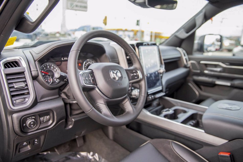 RAM 1500 Laramie 1C6SRFJT7NN141448 94085