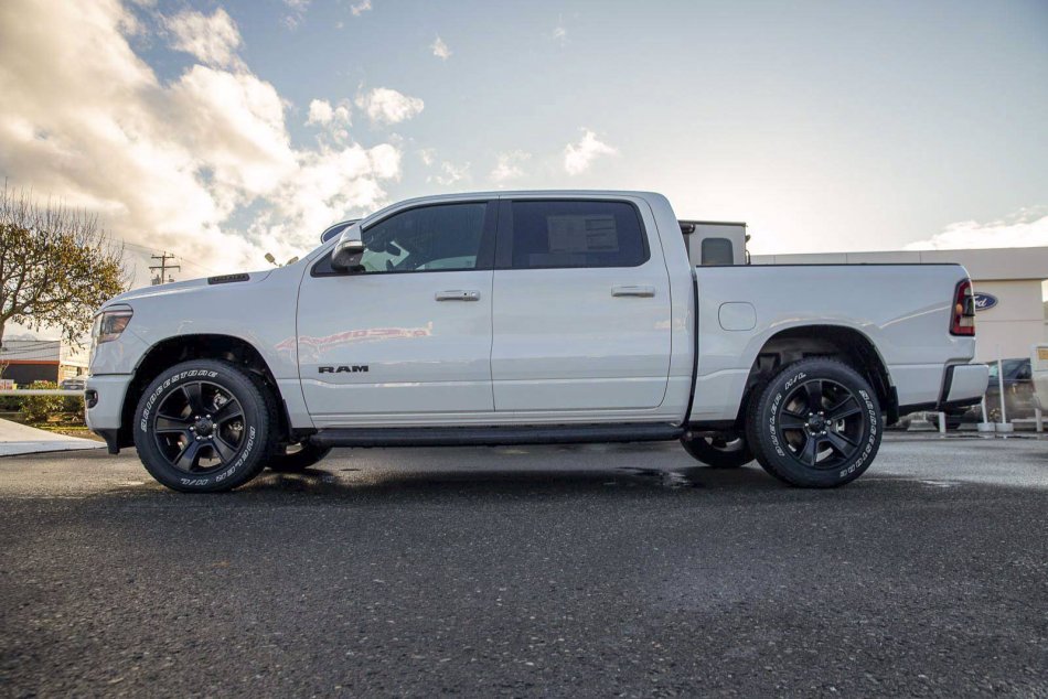 RAM 1500 Sport 1C6SRFVT5NN196328 96492